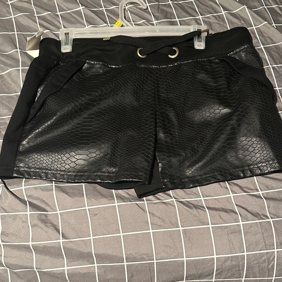 Riflessi Pants - Sleek Black Textured Women's Fashion Shorts